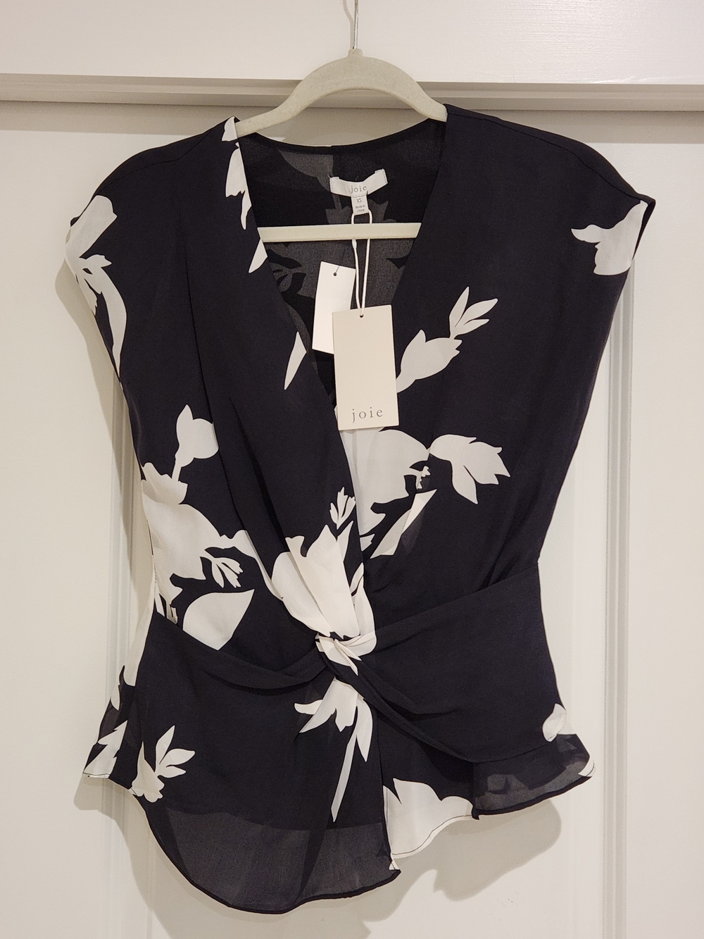 Joie Black & White Floral Knot-Front Women's Top